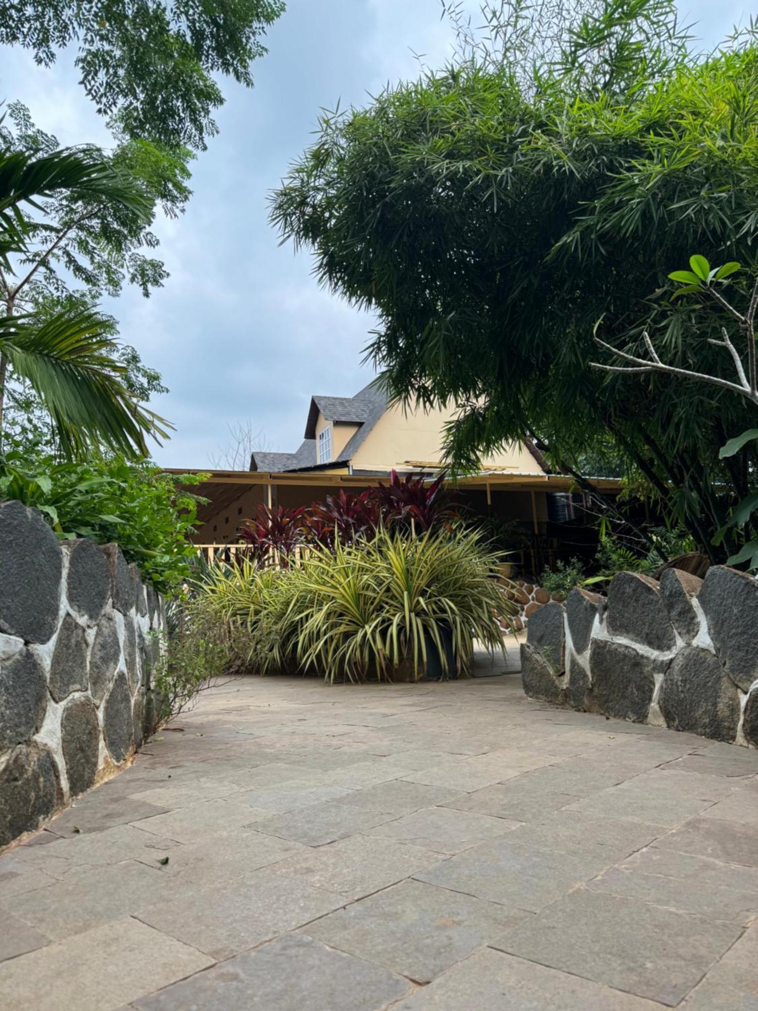 Chikoo Farm Inn Bangalore Extérieur photo